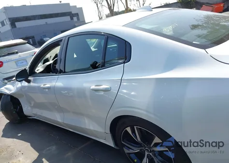 2024 Volvo S60 B5 Core Dark Theme из США, поврежденный, VIN 7JRL12FK9RG313360